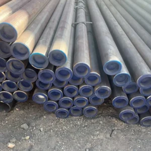 لوله نمای نزدیک از سطح صاف و بدون درز لوله مانیسمان